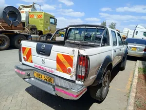 Nissan DoubleCab 2016 White