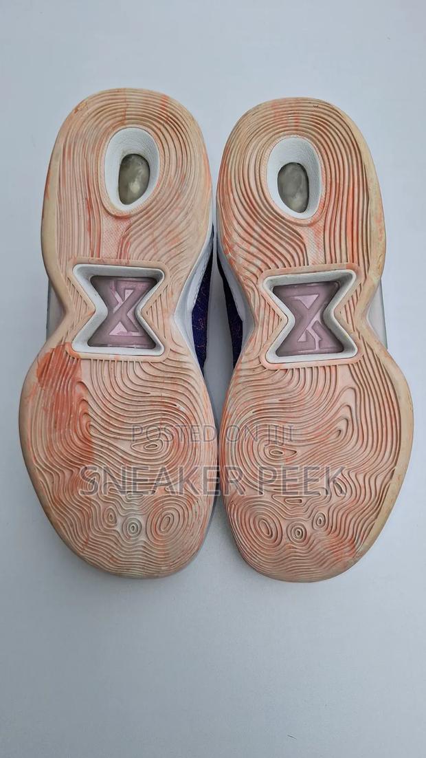 Basketball Shoes [Pg 5 ] - thumbnail 4