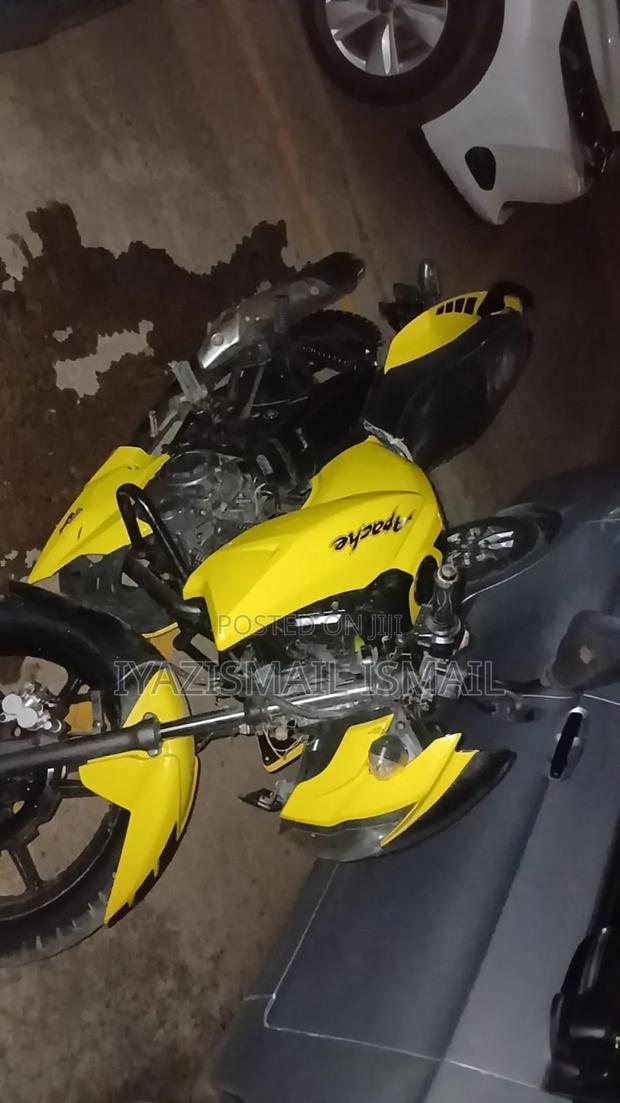 TVS Apache 160 4V 2019 Yellow