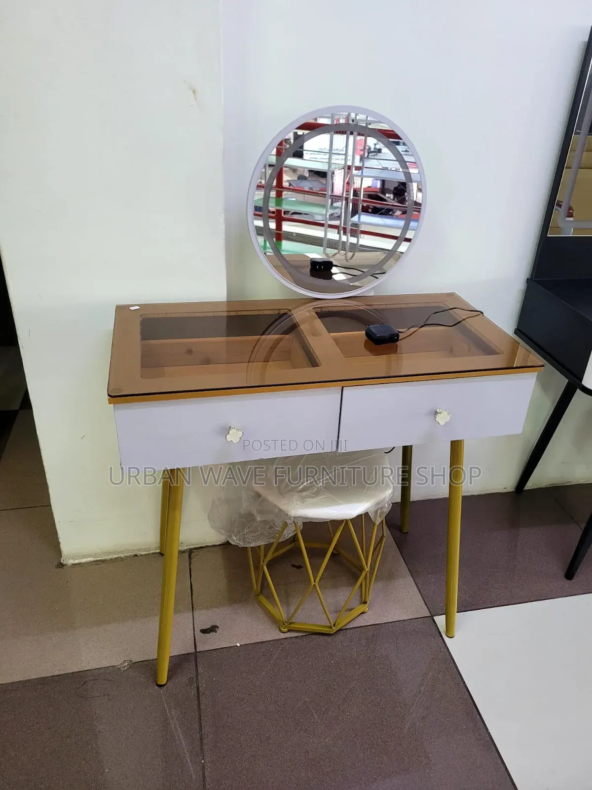 Top Glass Vanity Table Set