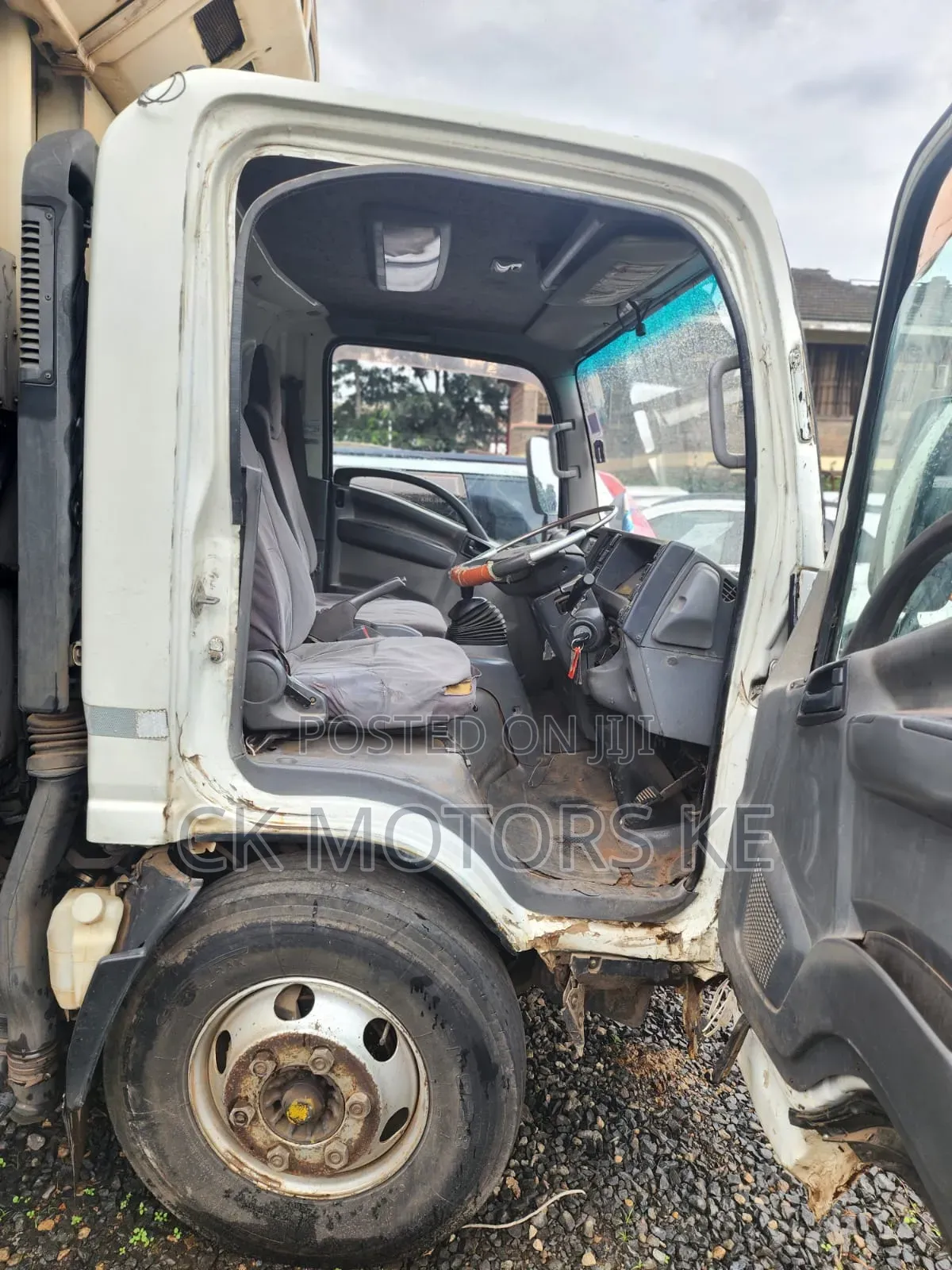 Isuzu NQR 2011 Silver