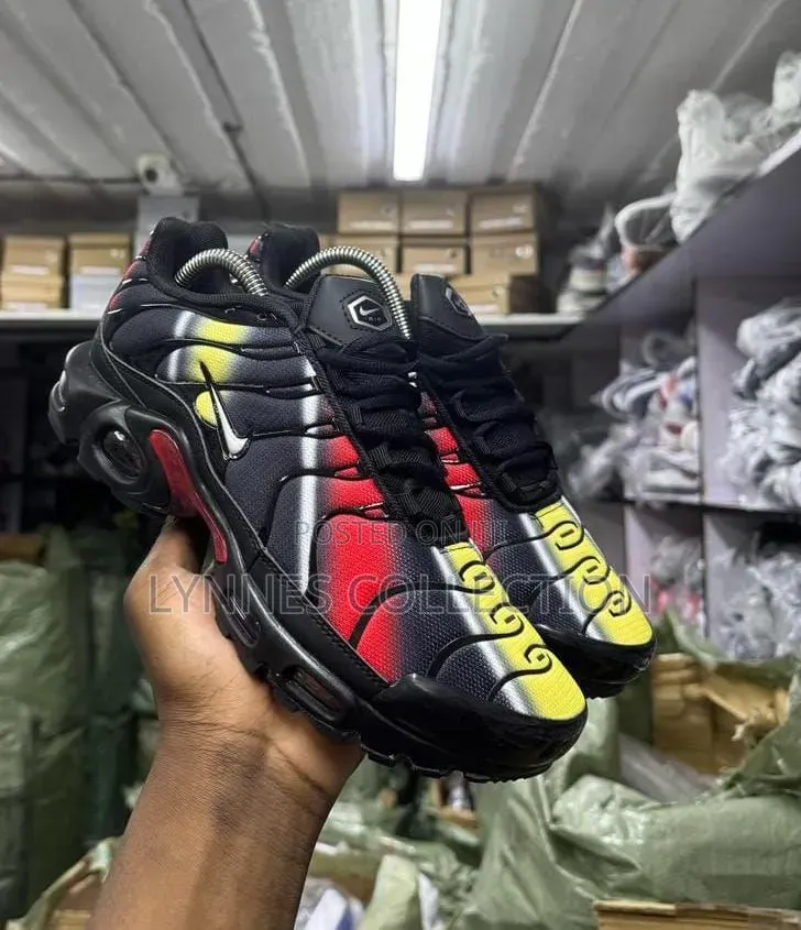 Tn White Streetwear Sneakers