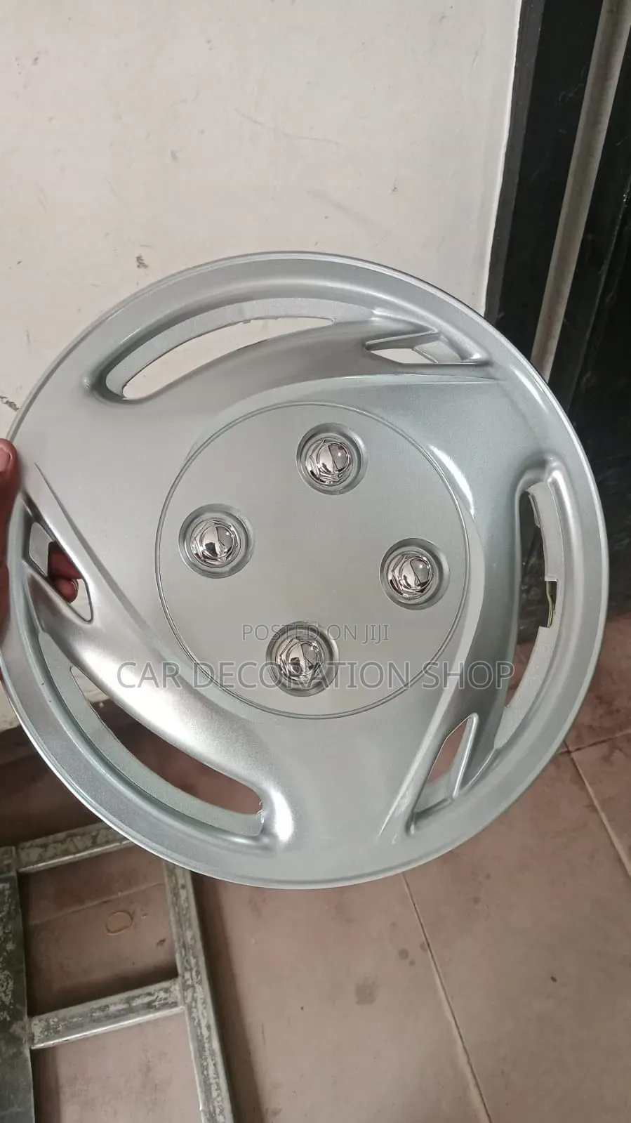13" Silver Plastic Wheel Caps With5_lug Replica Centre Piece Design