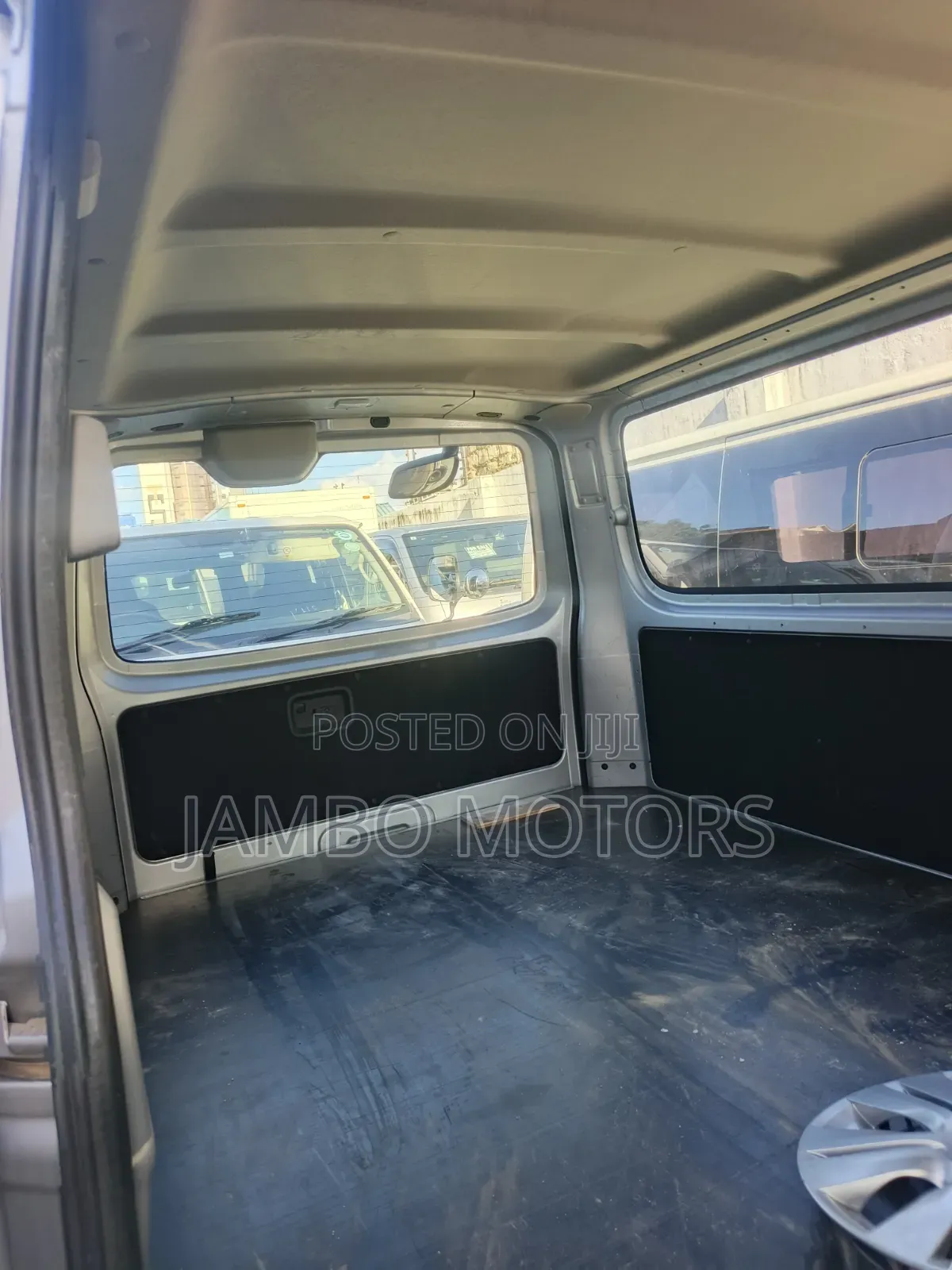 Nissan Caravan (Urvan) 2020 Silver