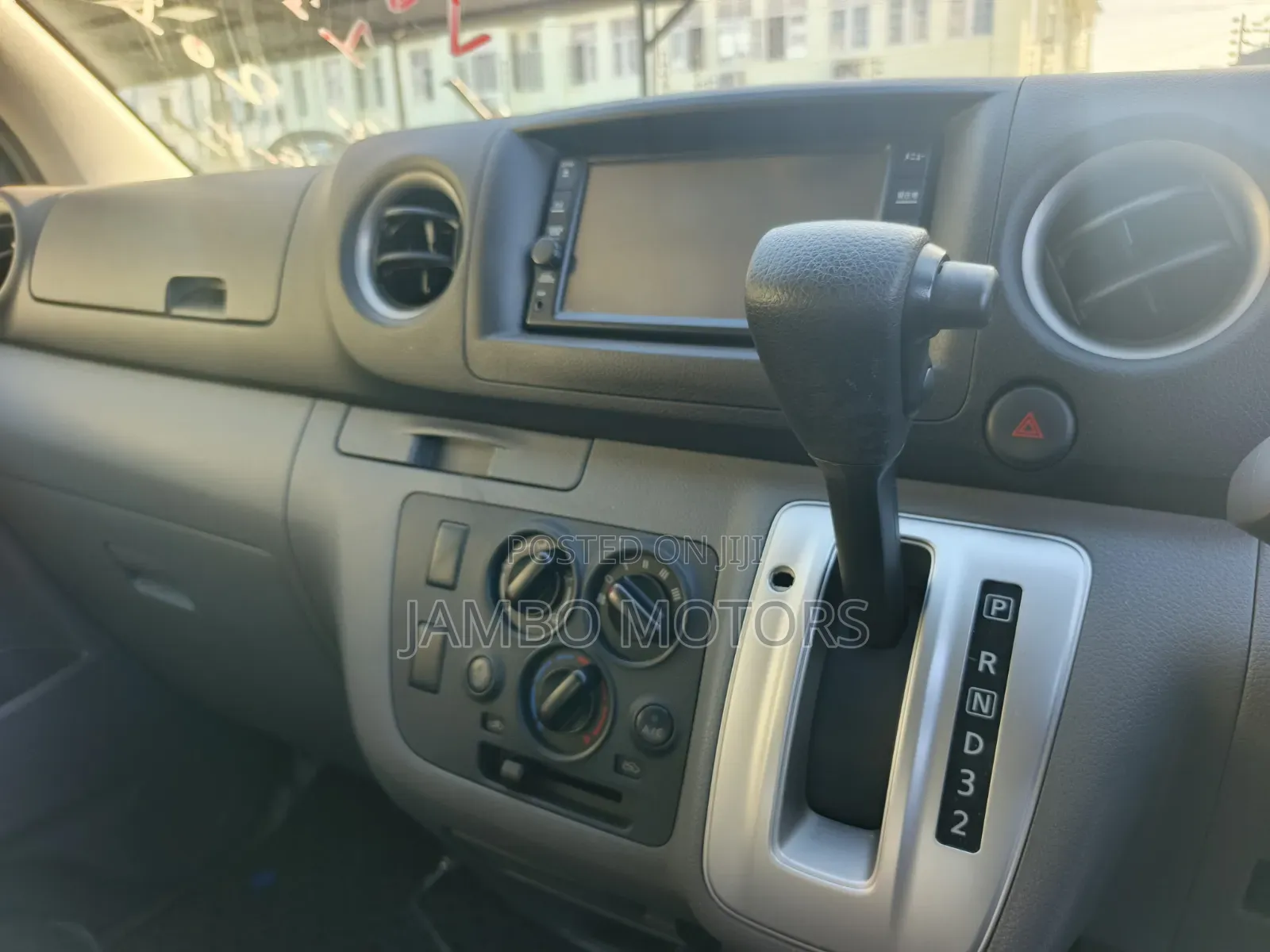 Nissan Caravan (Urvan) 2020 Silver