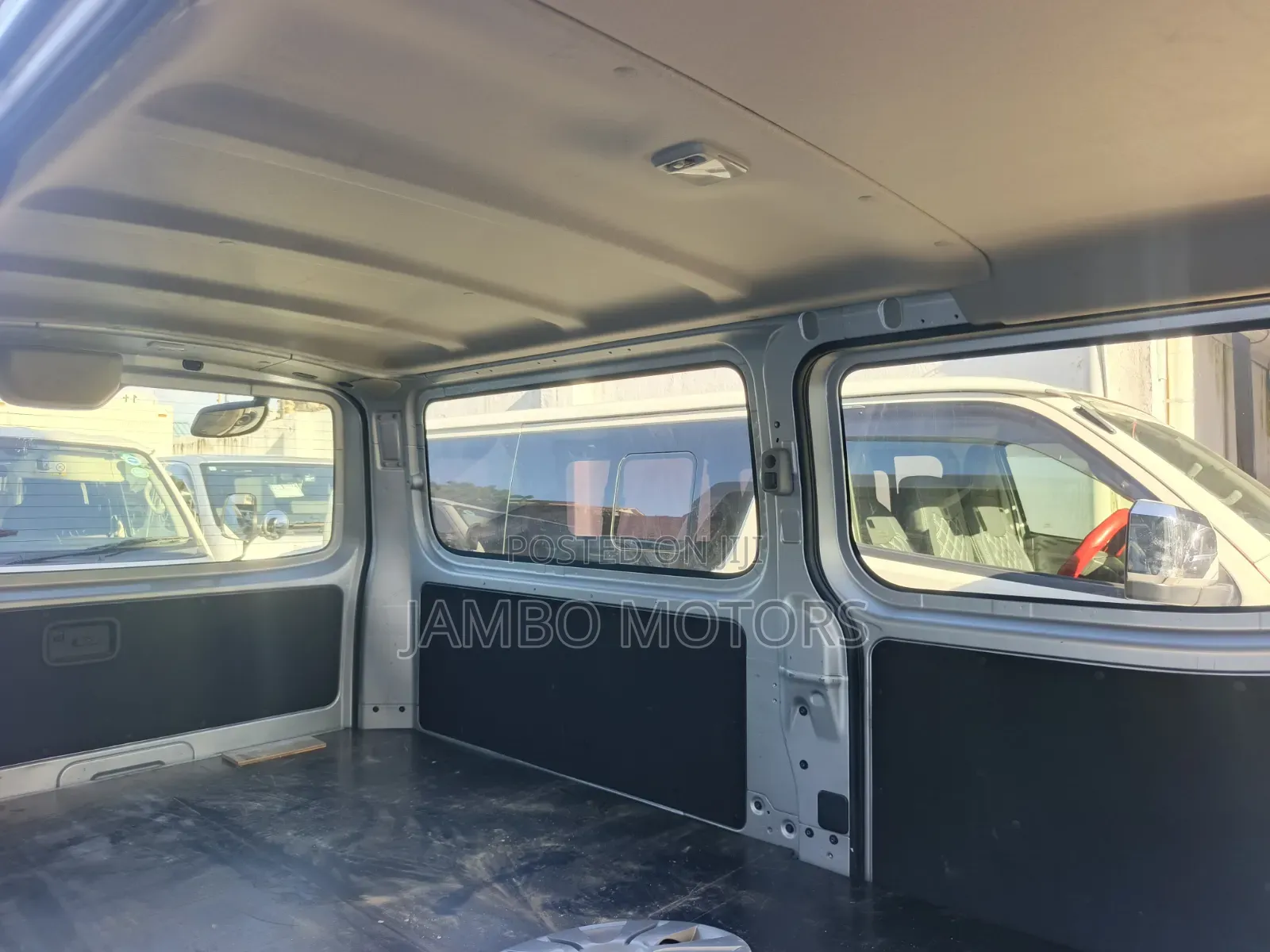 Nissan Caravan (Urvan) 2020 Silver