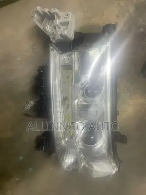 Toyota V8 Headlight