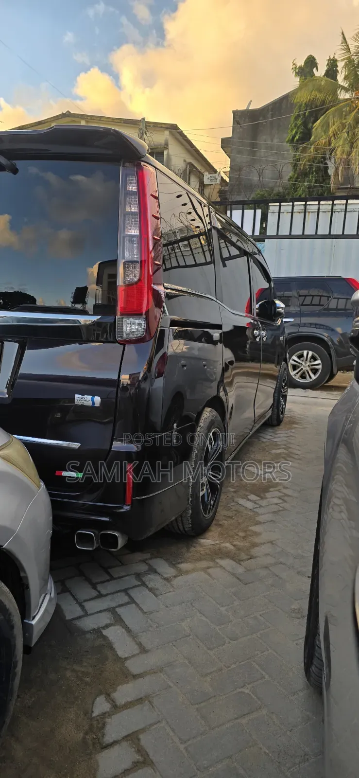 Toyota Esquire 2016 Black