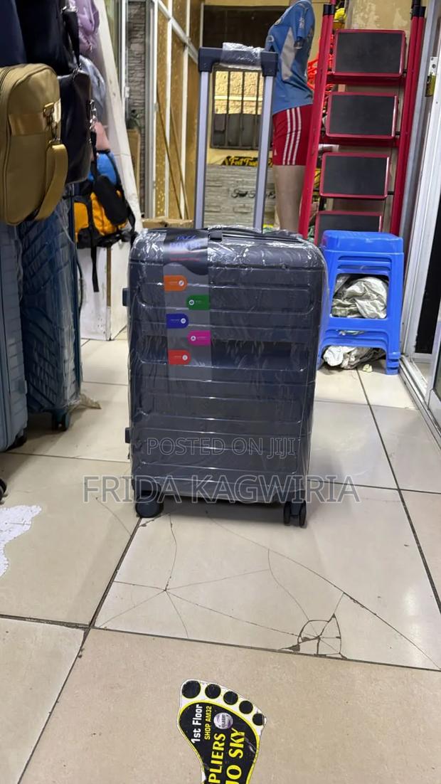 Medium Size Rubber Suitcase 57cm - thumbnail 2