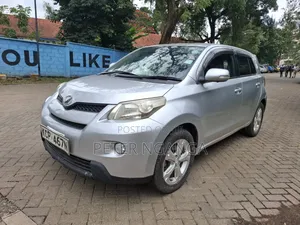 Toyota IST 2010 Silver