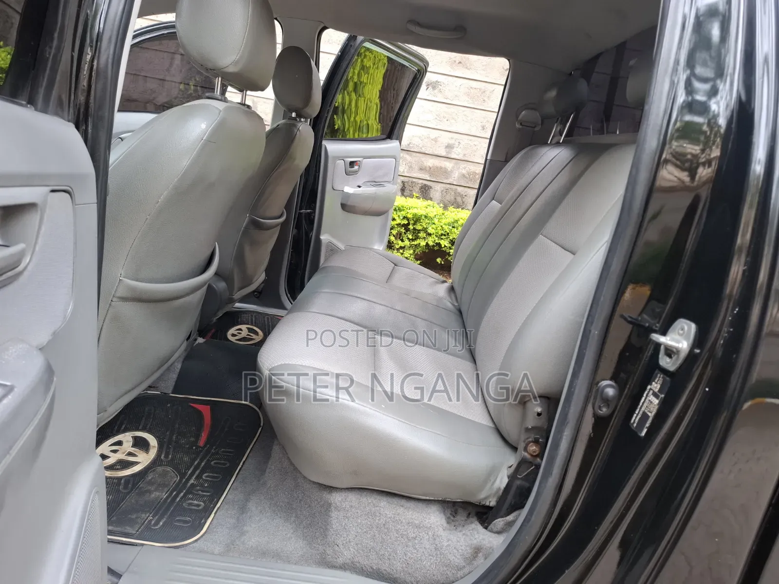 Toyota Hilux 2.5 D-4D 4X4 SRX 2012 Matt Black