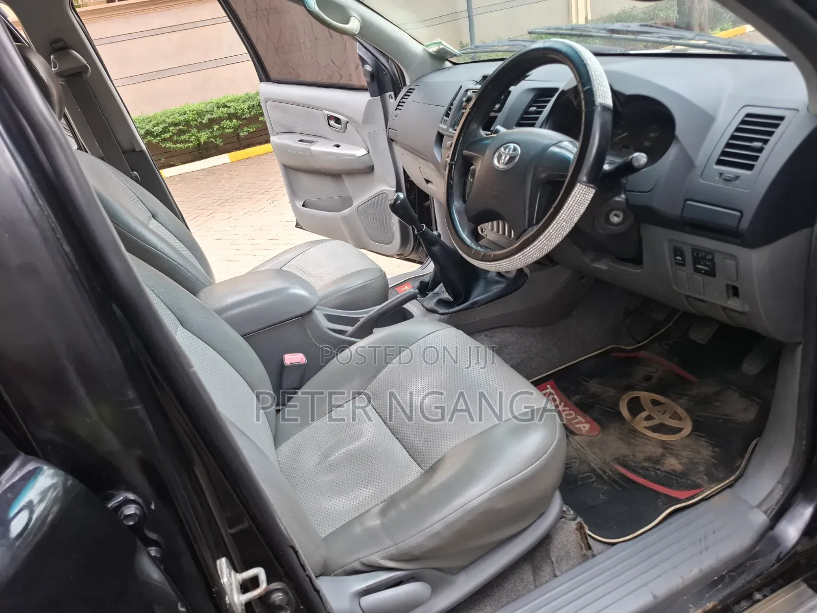 Toyota Hilux 2.5 D-4D 4X4 SRX 2012 Matt Black