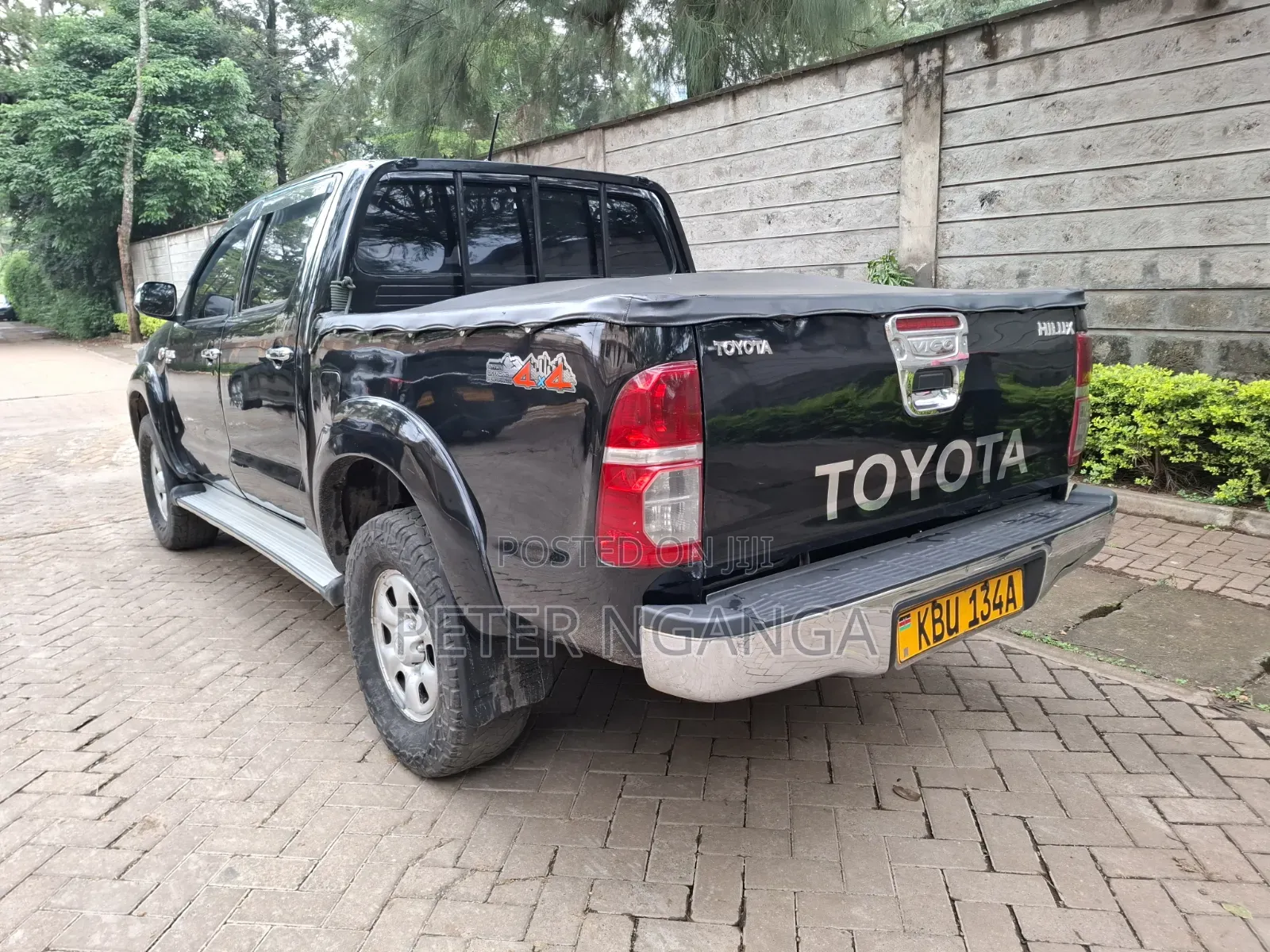 Toyota Hilux 2.5 D-4D 4X4 SRX 2012 Matt Black