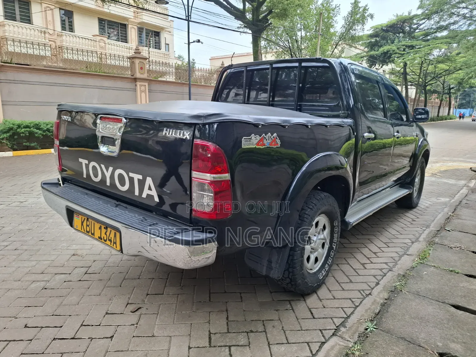 Toyota Hilux 2.5 D-4D 4X4 SRX 2012 Matt Black