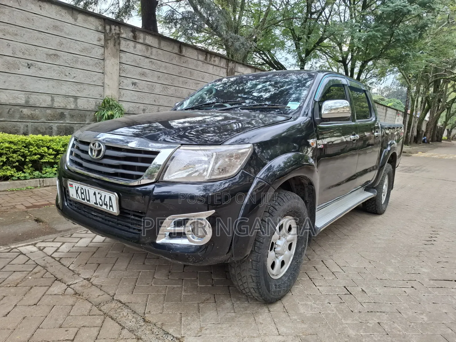 Toyota Hilux 2.5 D-4D 4X4 SRX 2012 Matt Black