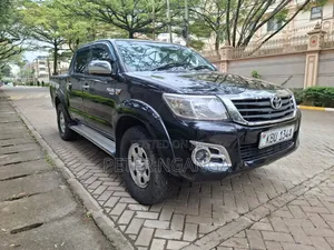 Toyota Hilux 2.5 D-4D 4X4 SRX 2012 Matt Black