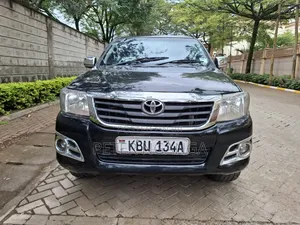 Toyota Hilux 2.5 D-4D 4X4 SRX 2012 Matt Black