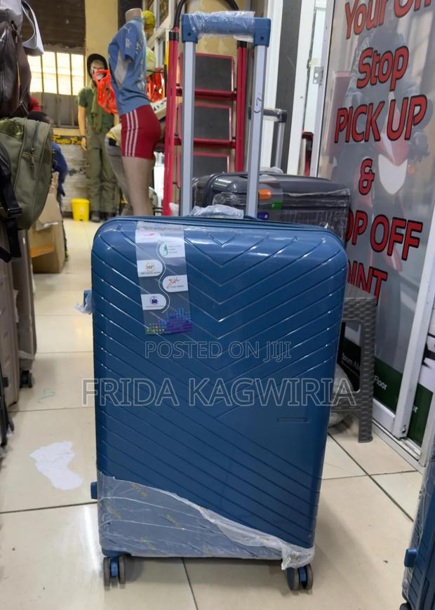 Medium Rubber Suitcase 
Height 66cm - thumbnail 2