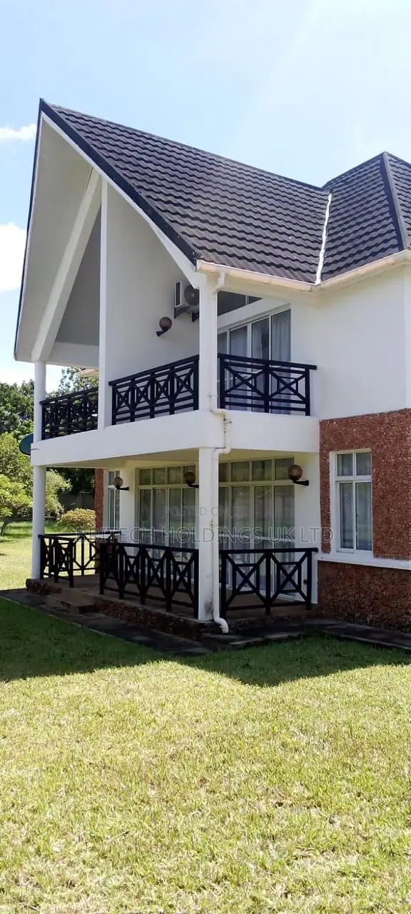Furnished 3bdrm Villa in Blue Waters Resort for sale