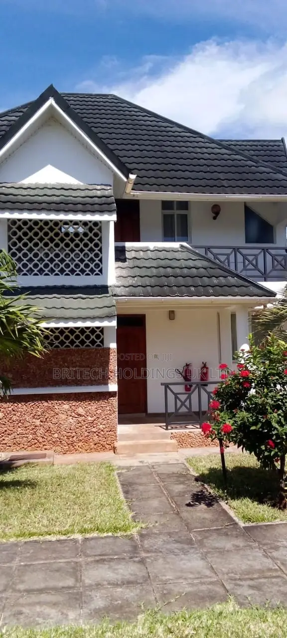 Furnished 3bdrm Villa in Blue Waters Resort for sale
