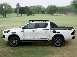 Toyota Hilux 2021 White