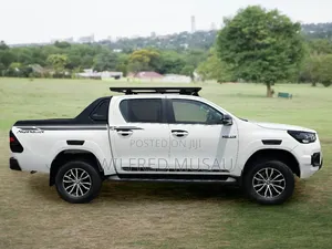 Toyota Hilux 2021 White