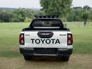 Toyota Hilux 2021 White