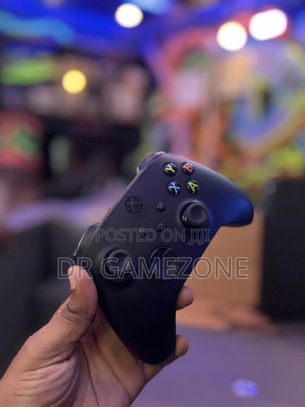 Xbox Series S X Controller - thumbnail 4