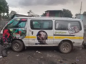 Toyota HiAce 2006 White