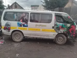 Toyota HiAce 2006 White