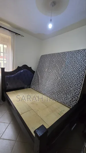 5*6 Bed Sligtly Used ,Good as New With a Johari Mattress