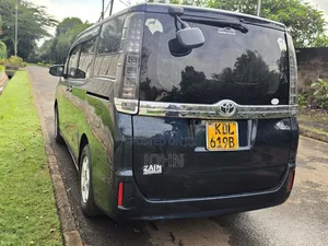 Toyota Voxy 2016 Blue