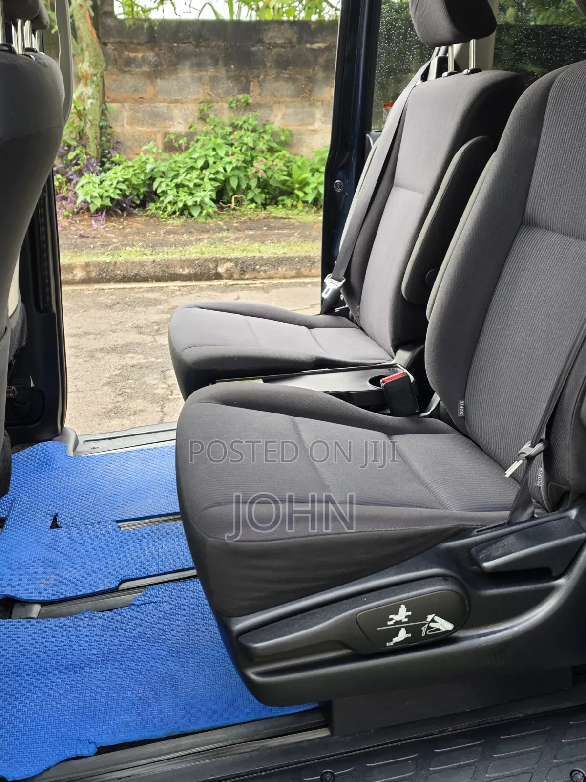Toyota Voxy 2016 Blue