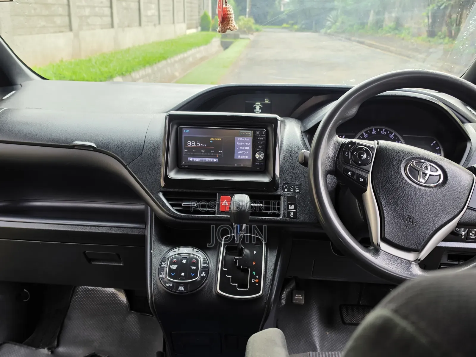 Toyota Voxy 2016 Blue