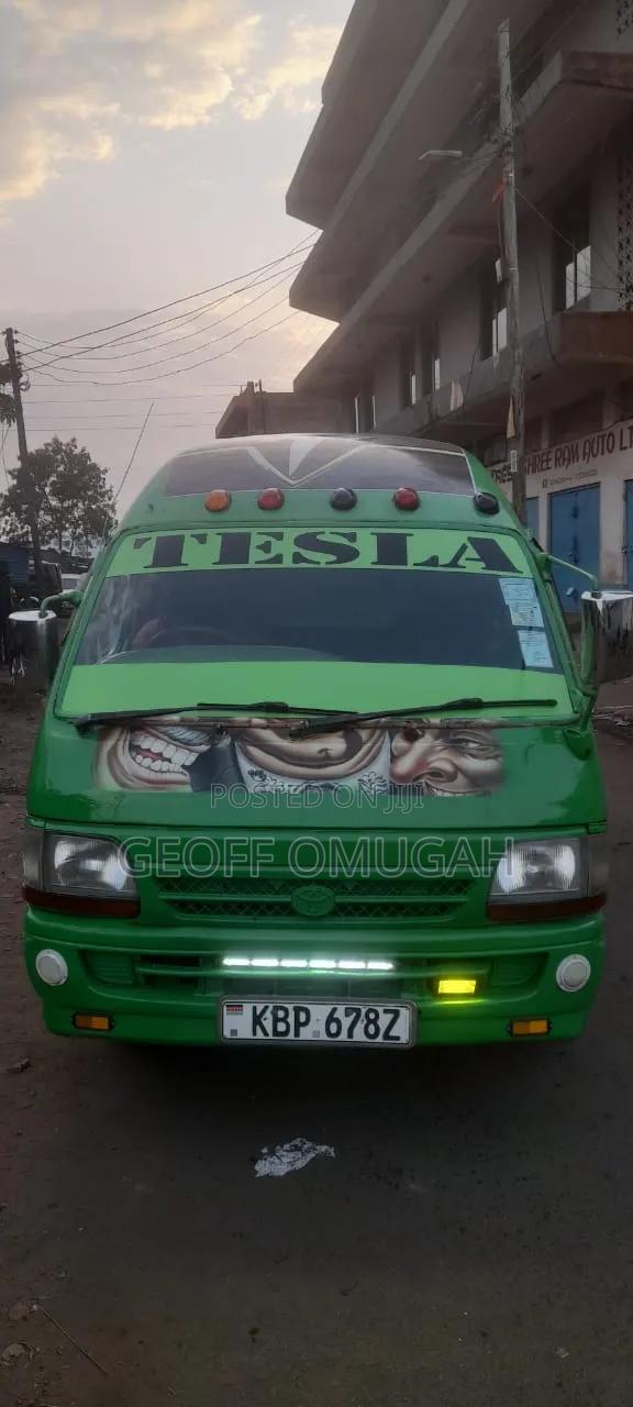 Toyota HiAce 2002 White