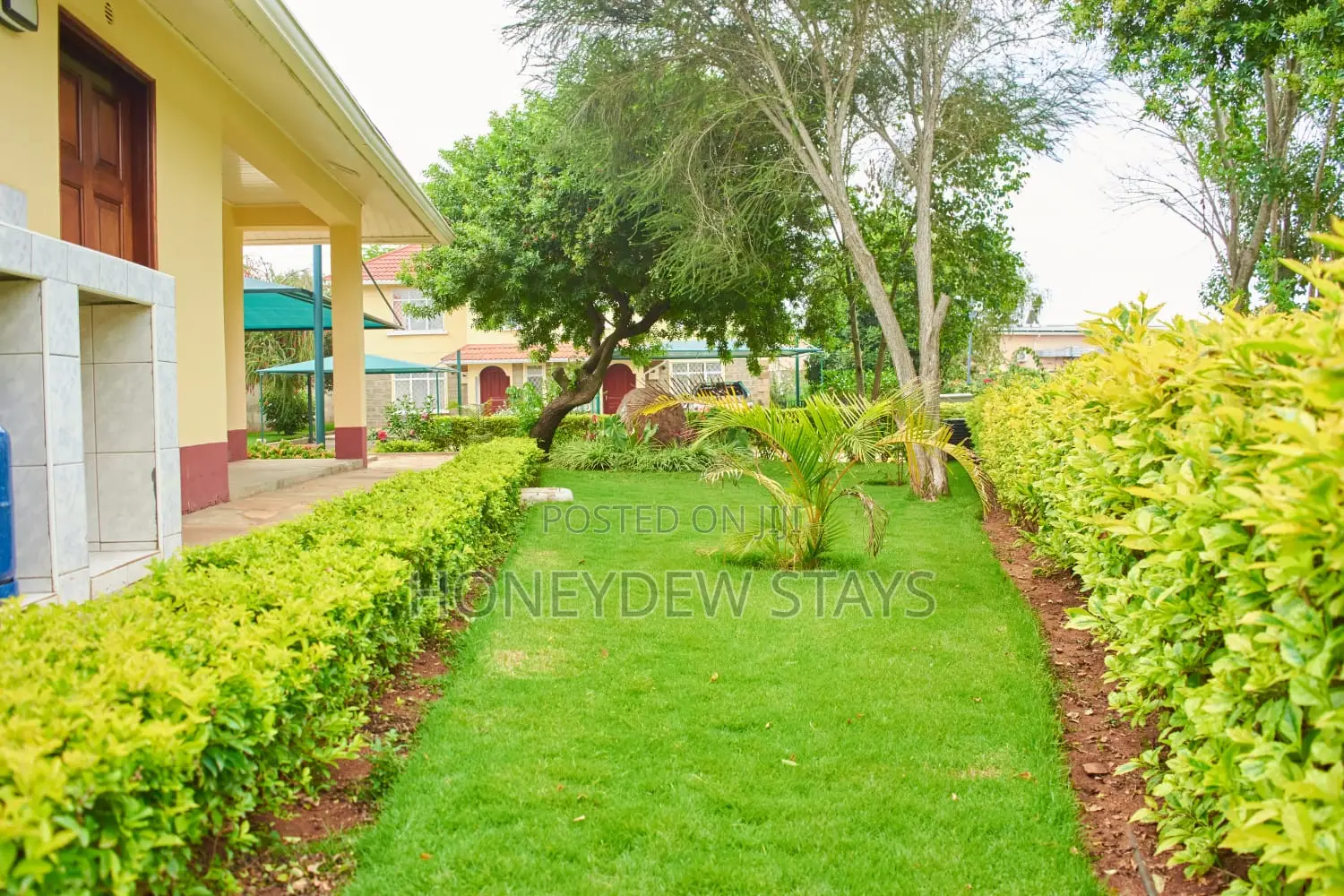 Stylish 5-Bedroom Airbnb Bungalow Near SGR Jkia