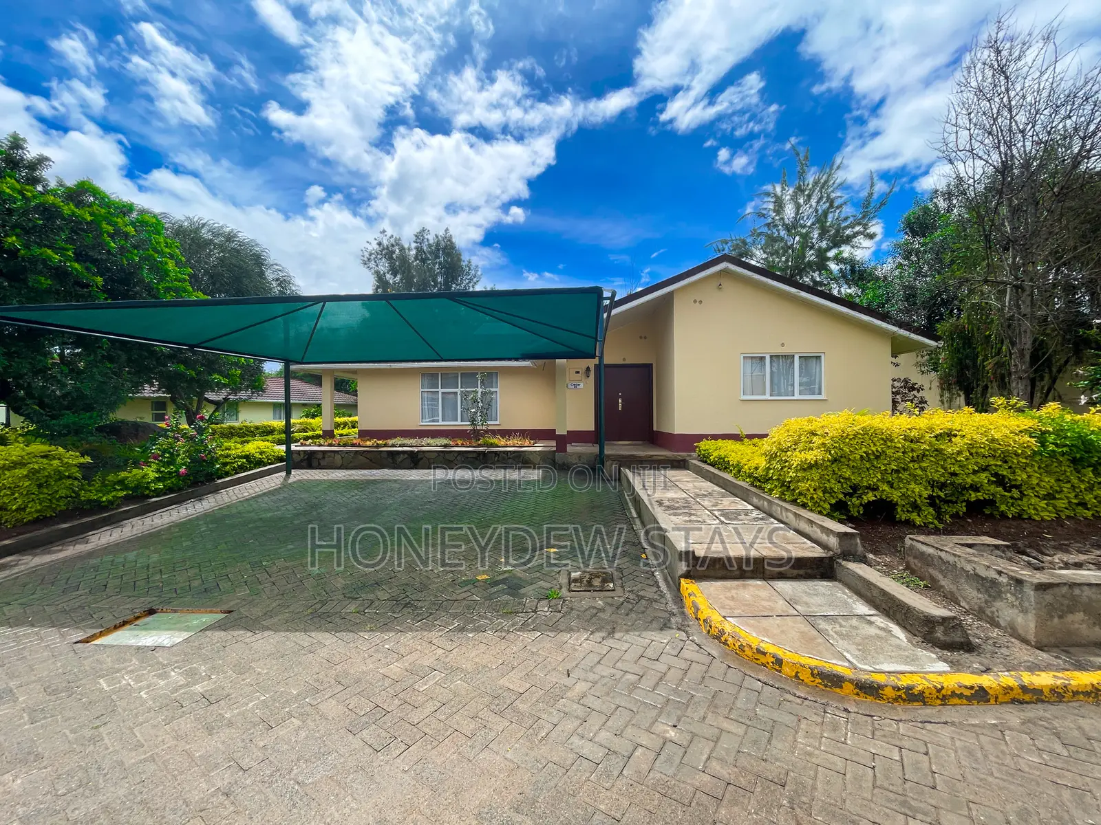 Stylish 5-Bedroom Airbnb Bungalow Near SGR Jkia