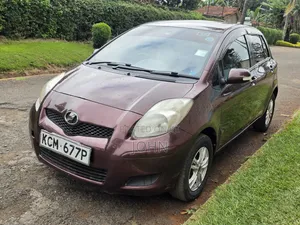 Toyota Vitz 1.0 FWD 5dr 2010 Maroon