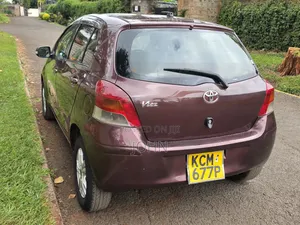 Toyota Vitz 1.0 FWD 5dr 2010 Maroon