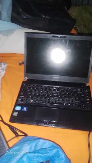 Laptop Toshiba Portege R700 2GB Intel Core i3 HDD 500GB