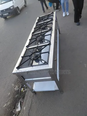 4 Burners Cooker.