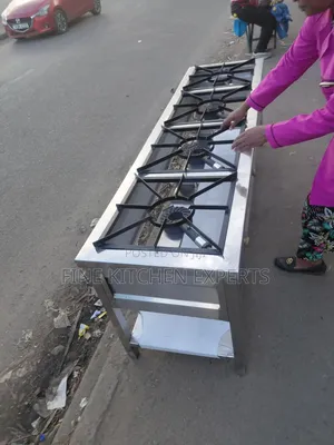 4 Burners Cooker.