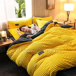 *Weaver Brand Velvet Duvet*
Size: 6x7
2 Pillowcases 
1 Bedsheet