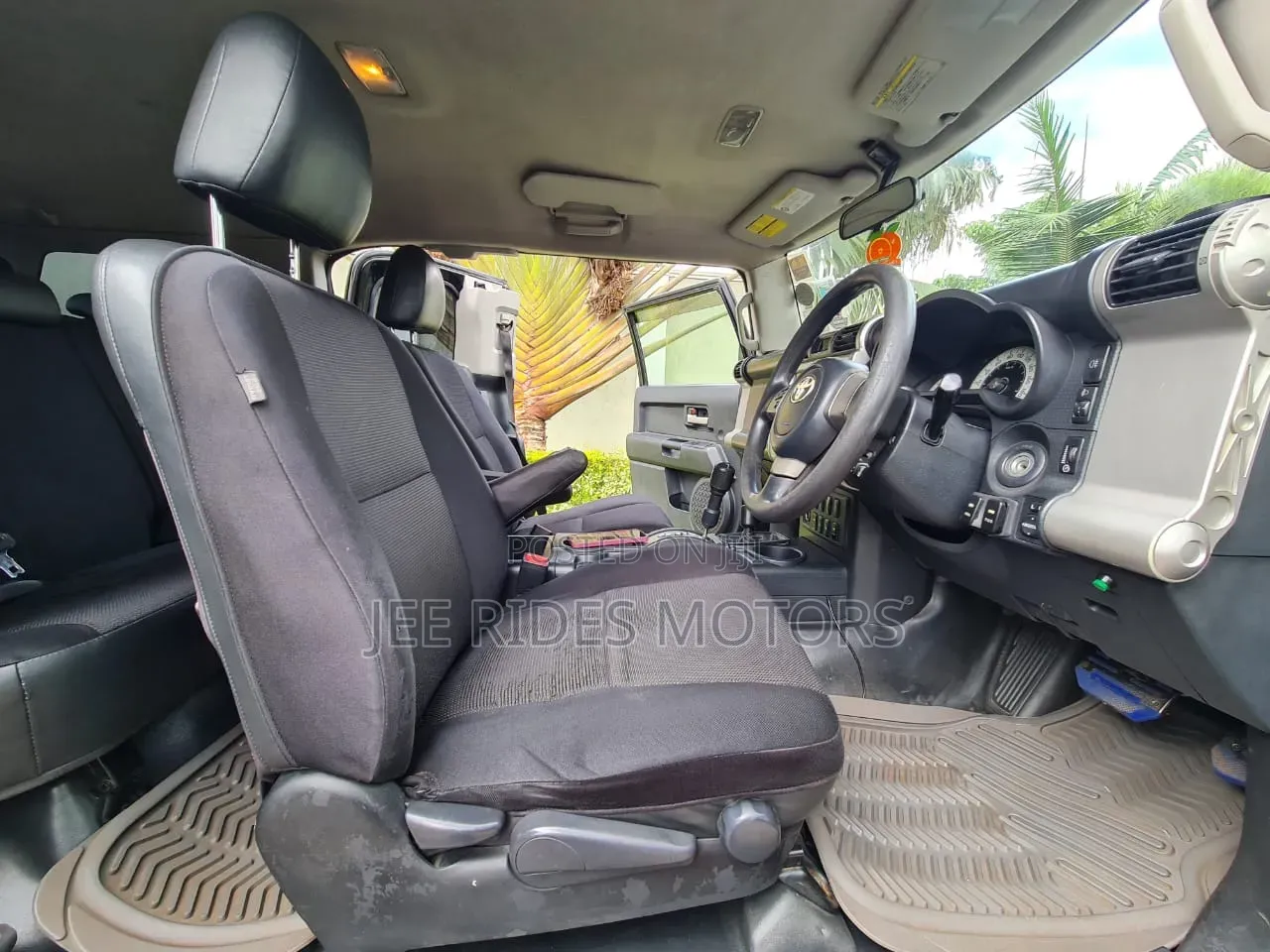 Toyota FJ Cruiser 4x4 Automatic 2012 Black