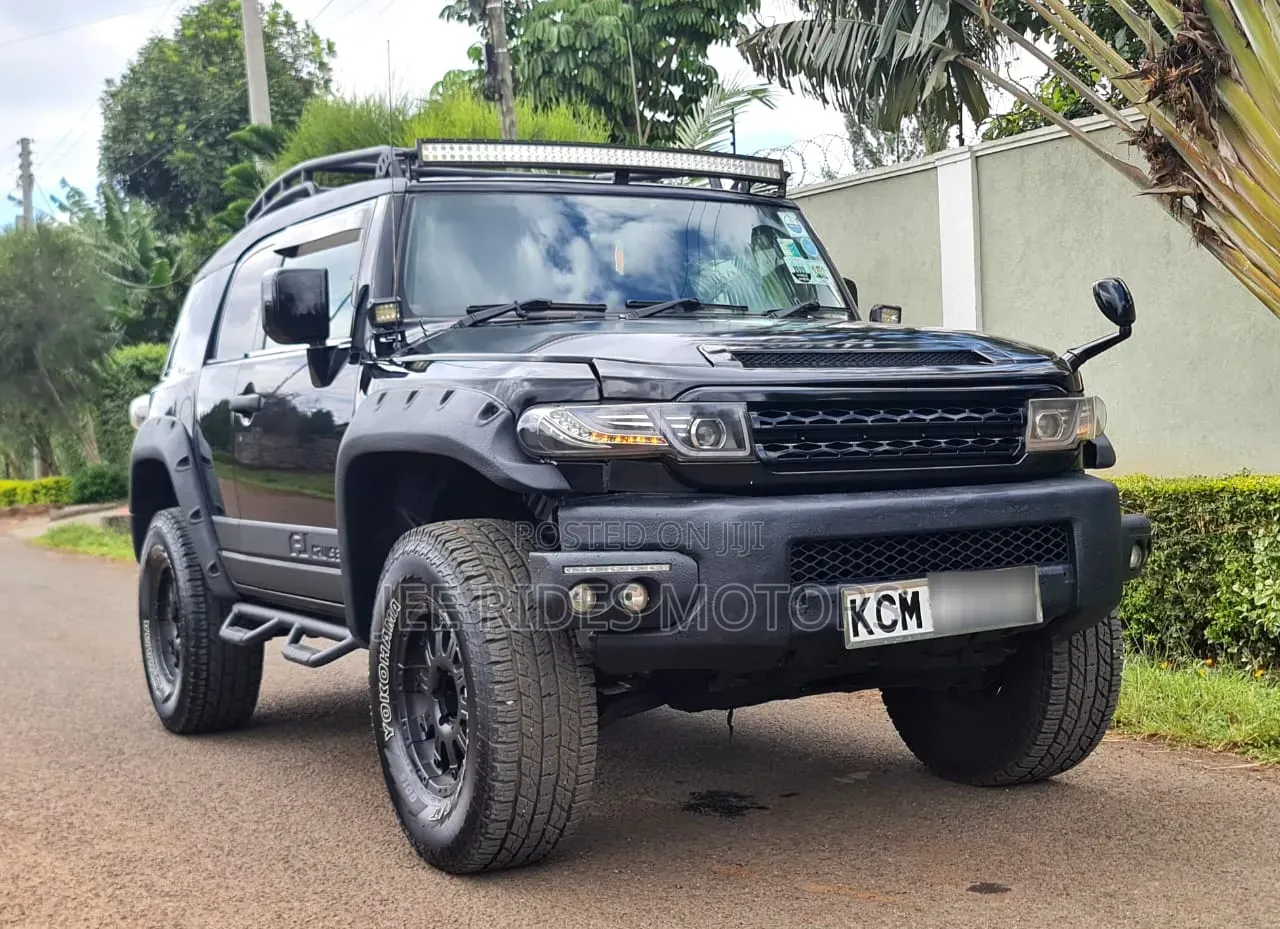 Toyota FJ Cruiser 4x4 Automatic 2012 Black