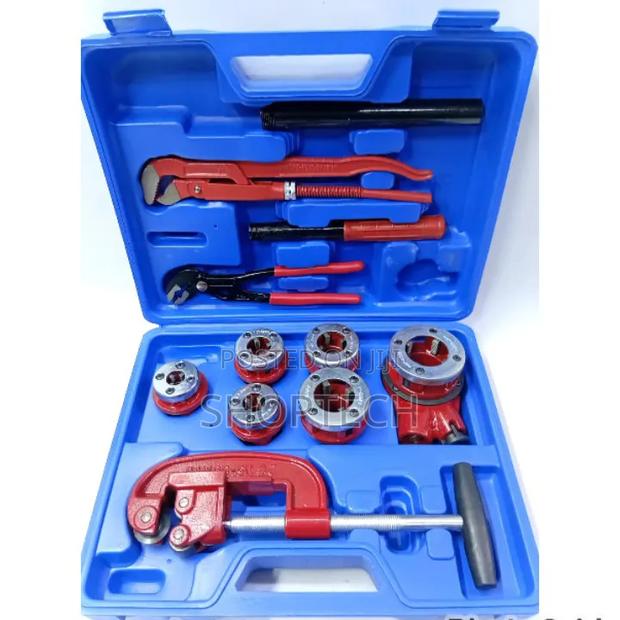 Die Stock Ratchet Set Of
1⁄41⁄23⁄83⁄4 111⁄4
S-Jaw Pipe Wrench Pliers