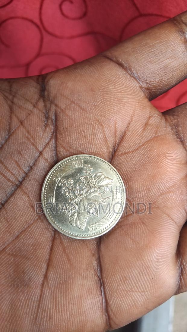 Japan 500 Yen Coin - thumbnail 2