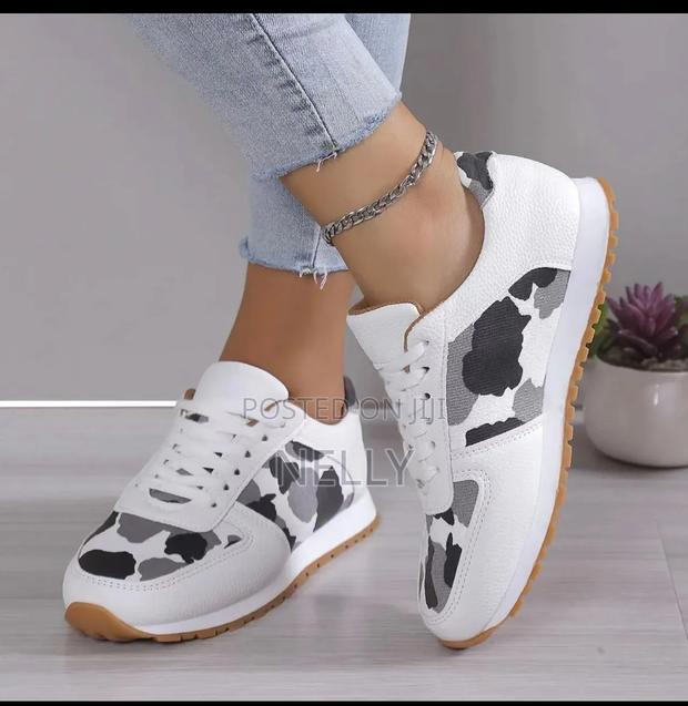 Trendy Animal Print Platform Sneakers - thumbnail 4