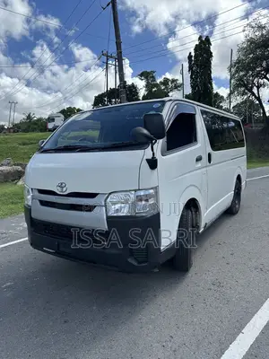 Toyota HiAce 2019 White