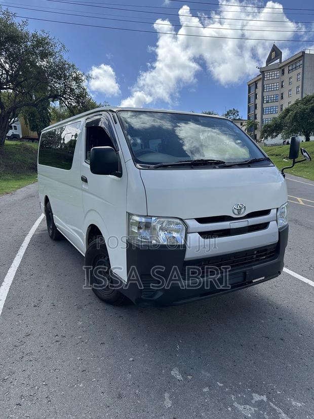 Toyota HiAce 2019 White - thumbnail 2